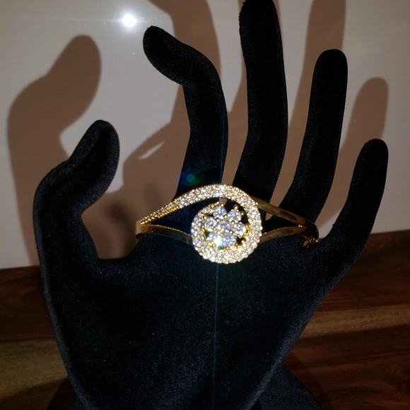 18K Gold Plated Swirl Bangle Bracelet - Picture 11 of 12